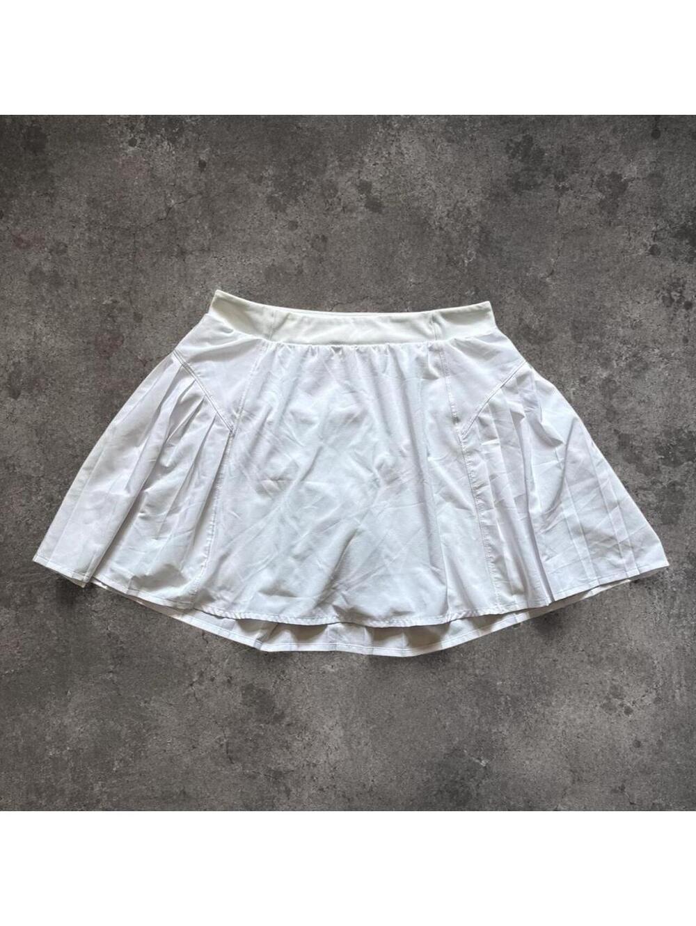White Spanx tennis skirt with built in shorts in a S